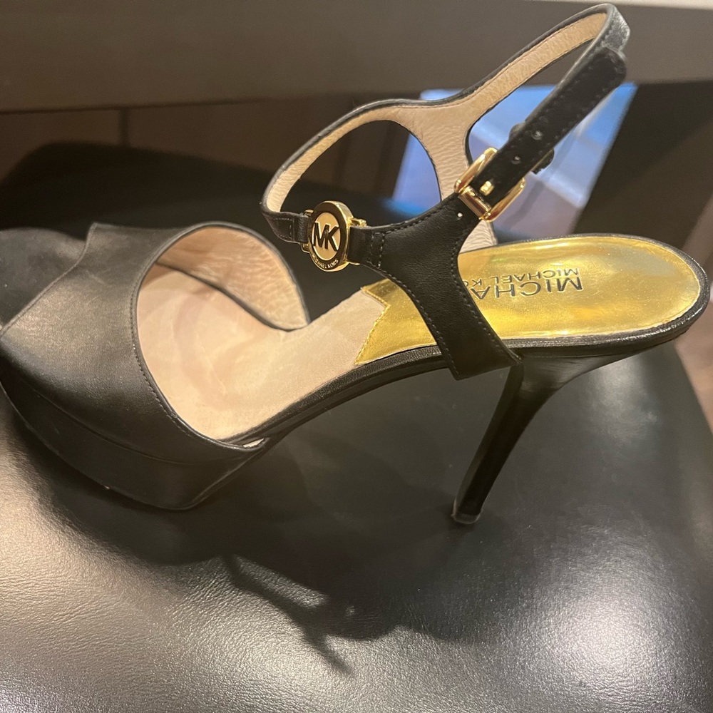 Michael Kors black 4.5” platform heels like NEW and perfect condition!